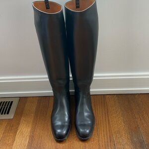 Miller women’s leather riding boot. Marked as 7. Excellent condition. Vintage